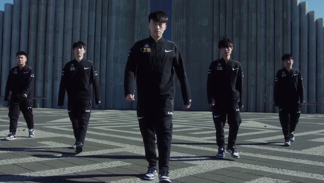  电竞纪录片热播，揭秘职业选手日常