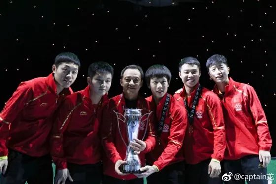  电竞天才少年首夺世界冠军宝座