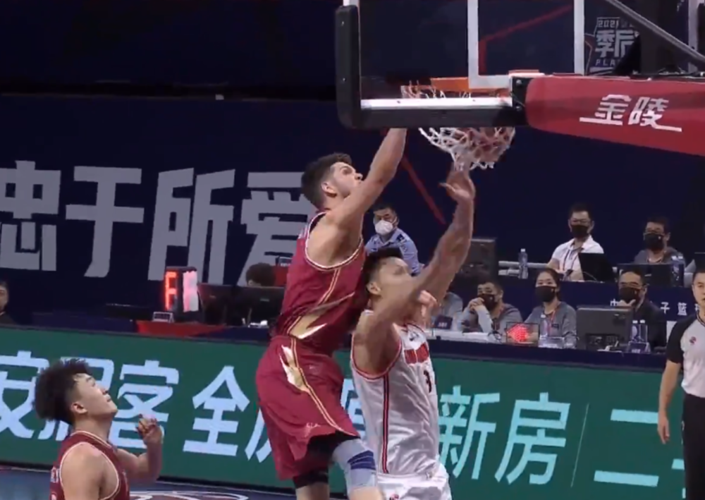  北控男篮防守漏勺遭广东宏远痛击