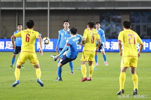  足协杯冷门迭爆，业余球队创造历史佳绩  