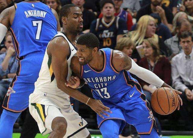  保罗双打搭档默契配合勇夺冠军