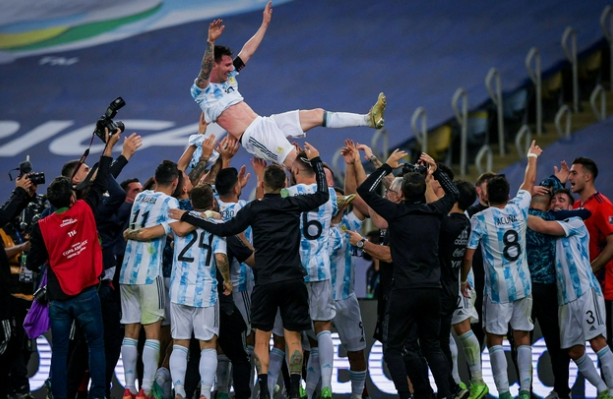  隆德罗草地滑步，女王杯半决赛惊艳全场观众