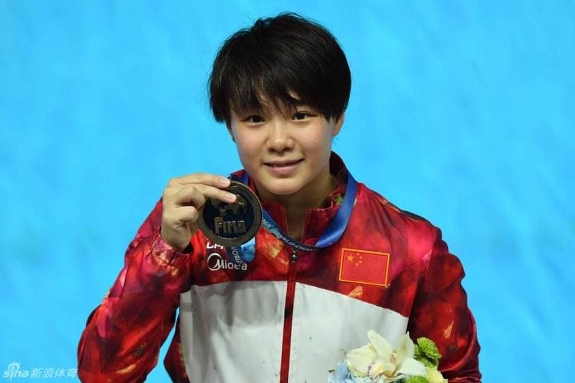  电竞新星闪耀赛场斩获首冠殊荣